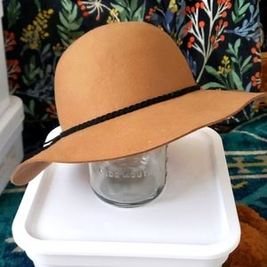 Brown wool hat Olive & Pique